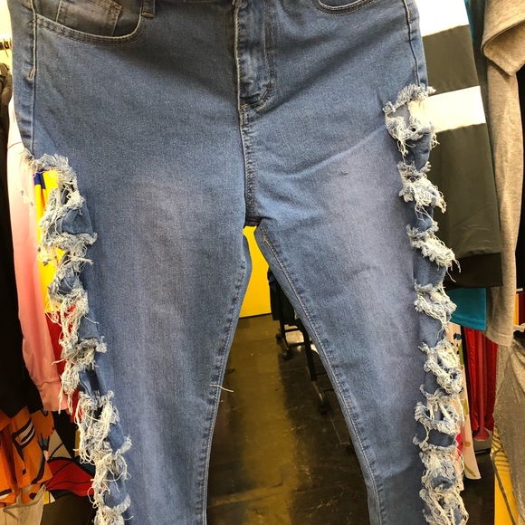 These purses & clothes are hot - Picture 8 of 9